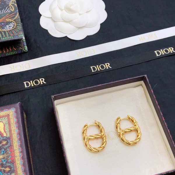 Orecchini con lettera DIOR