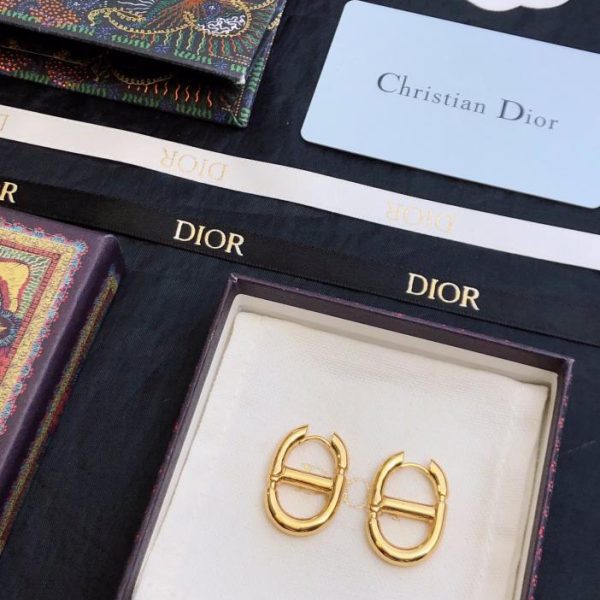 Orecchini con lettera DIOR