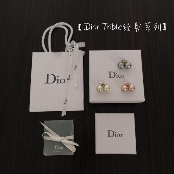 Orecchini DIOR con perle grandi e piccole