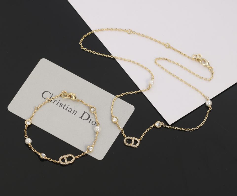 replica,repliche,fake,1:1,earrings,bracelet,ring,jewelry Collana Dior con diamanti e perle replica,repliche,fake,1:1,earrings,bracelet,ring,jewelry Collana Dior con diamanti e perle