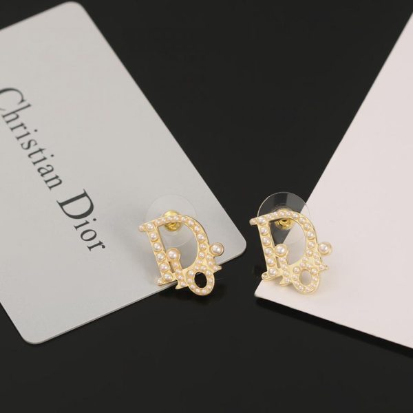 Nuovi orecchini di perle Dior