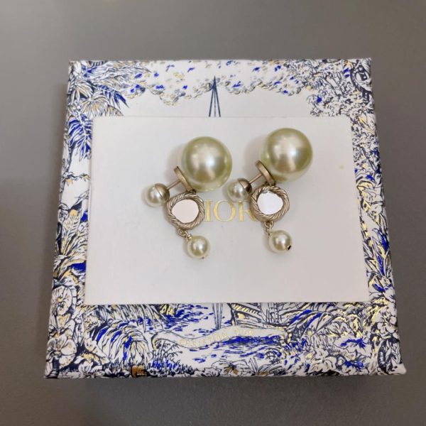 Orecchini Dior con doppia perla a specchio