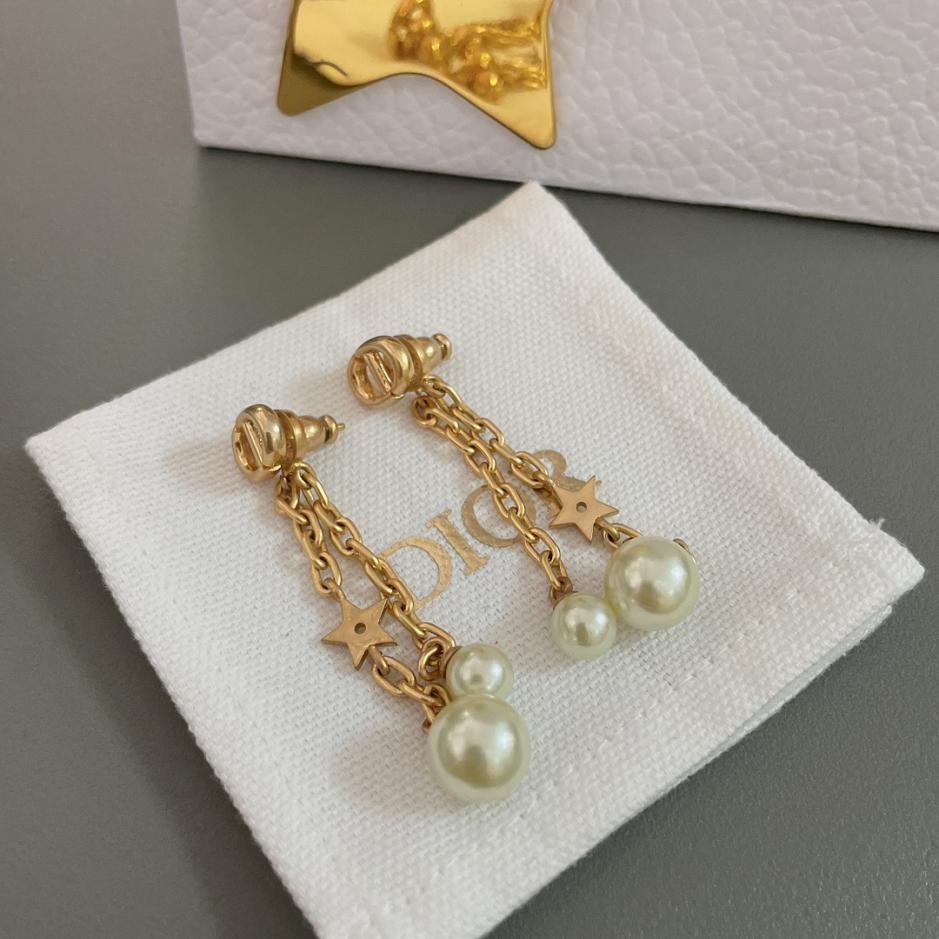replica,repliche,fake,1:1,earrings,bracelet,ring,jewelry Orecchini a catena con nappe D replica,repliche,fake,1:1,earrings,bracelet,ring,jewelry Orecchini a catena con nappe D