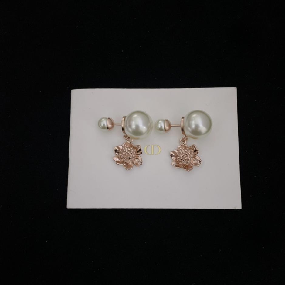 replica,repliche,fake,1:1,earrings,bracelet,ring,jewelry Orecchini floreali Dior con doppia perla replica,repliche,fake,1:1,earrings,bracelet,ring,jewelry Orecchini floreali Dior con doppia perla