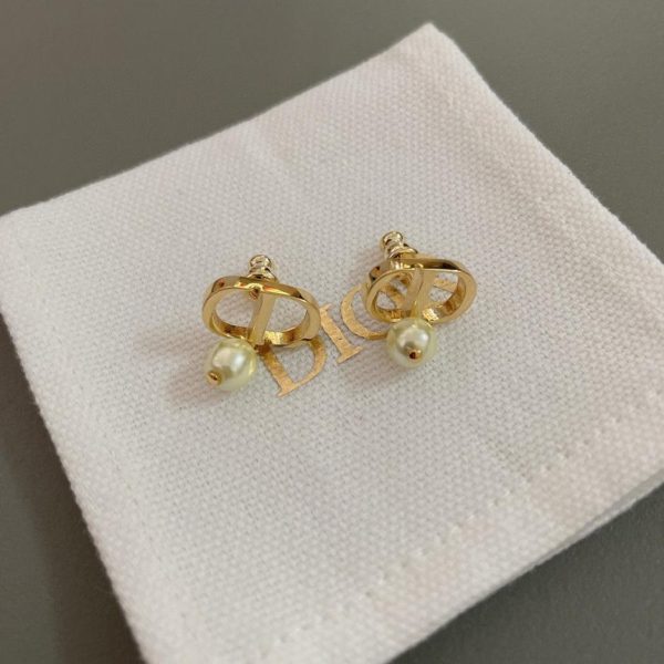Orecchini con lettere di perle Dior