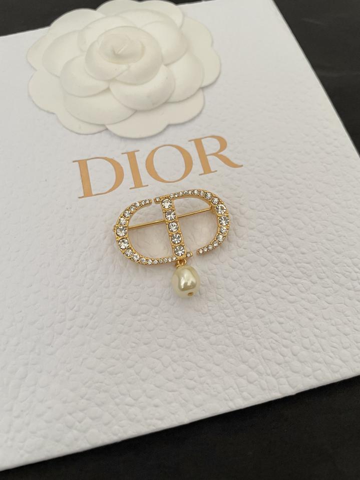 replica,repliche,fake,1:1,earrings,bracelet,ring,jewelry Spilla Dior replica,repliche,fake,1:1,earrings,bracelet,ring,jewelry Spilla Dior