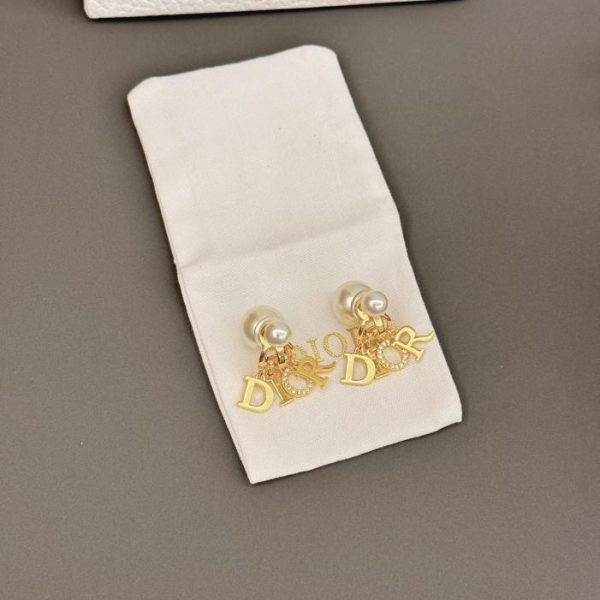 replica,repliche,fake,1:1,earrings,bracelet,ring,jewelry Clip per orecchio Dior in oro con lettera D. Accessori per clip per orecchio