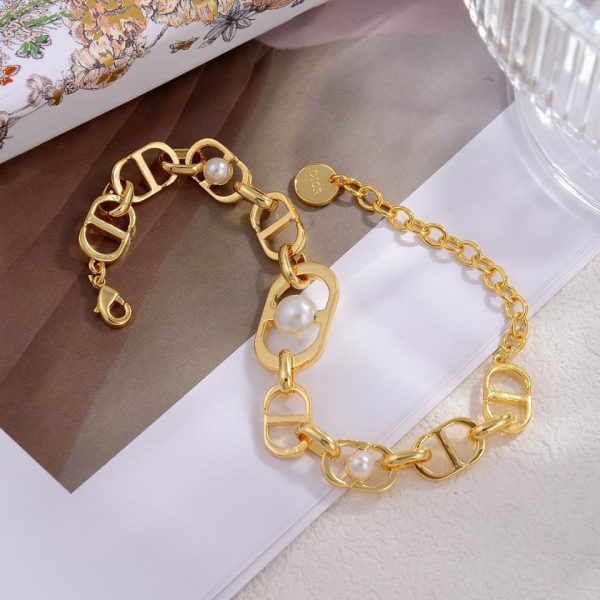 Nuovo braccialetto con lettera Dior