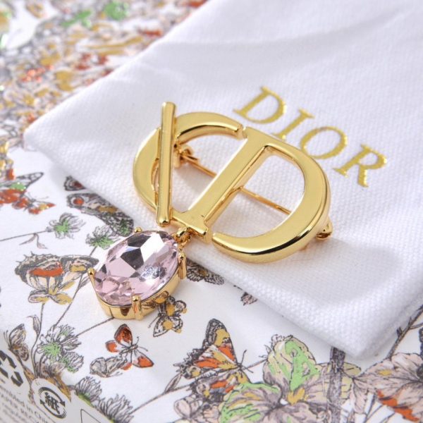 replica,repliche,fake,1:1,earrings,bracelet,ring,jewelry Spilla con nuova lettera Dior