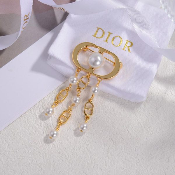 replica,repliche,fake,1:1,earrings,bracelet,ring,jewelry Spilla con nuova lettera Dior