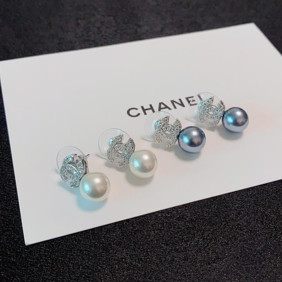replica,repliche,fake,1:1,earrings,bracelet,ring,jewelry Orecchini piccoli di perle Chanel doppia C