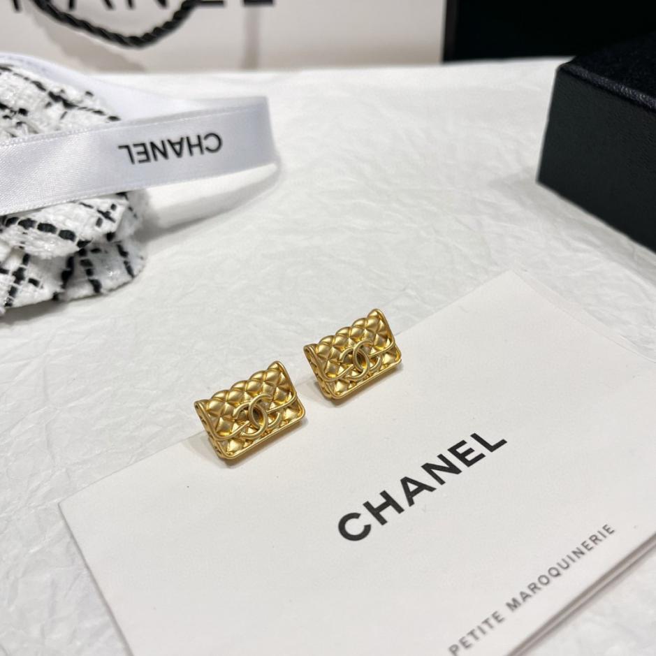 replica,repliche,fake,1:1,earrings,bracelet,ring,jewelry Orecchini con lettera Chanel