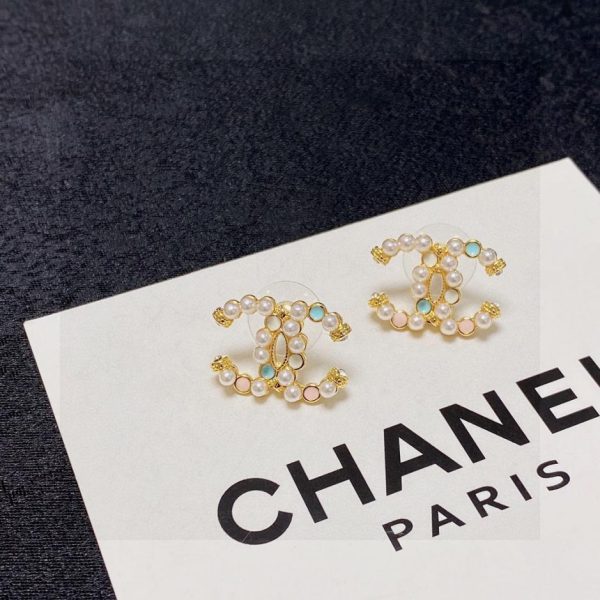 Orecchini con lettera doppia C di Chanel