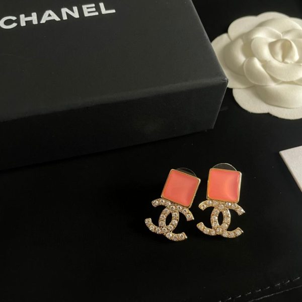 Orecchini con lettere Chanel
