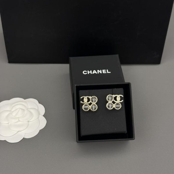 Orecchini con perle trasparenti Chanel orecchini di perle