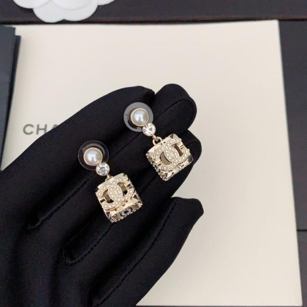 Orecchini a dadi con diamanti quadrati Chanel
