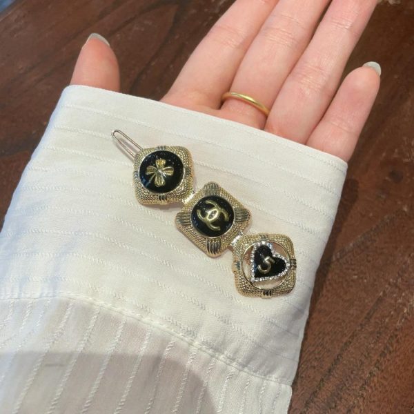replica,repliche,fake,1:1,earrings,bracelet,ring,jewelry I fermagli per capelli Chanel più venduti