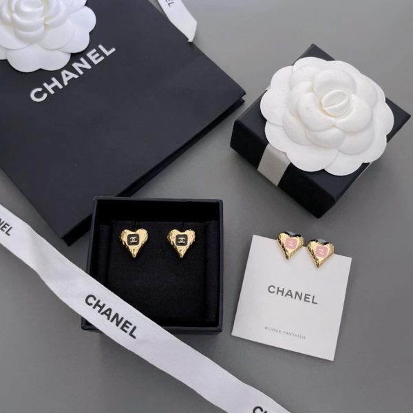 Piccoli orecchini vintage profumati Chanel Love