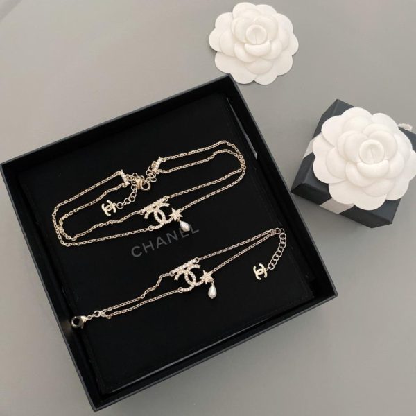 Bracciale Chanel con collana di perline profumate a doppia C stella
