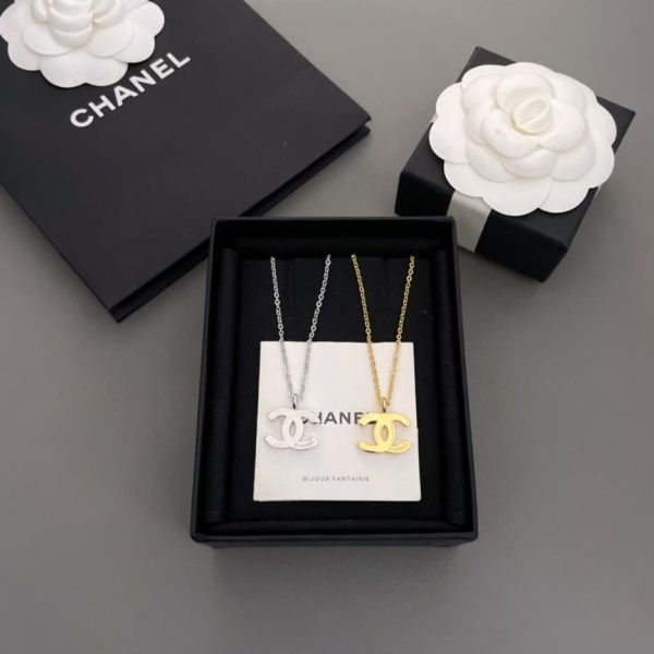 Collana Chanel profumata in oro e argento