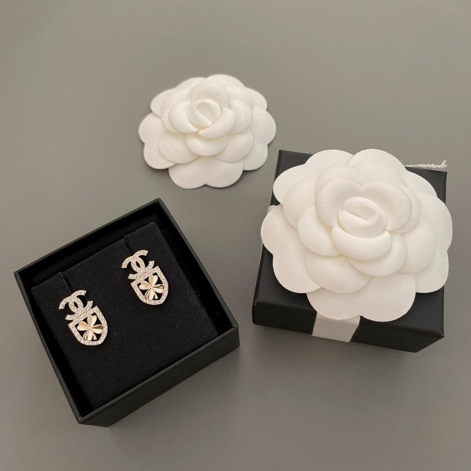 replica,repliche,fake,1:1,earrings,bracelet,ring,jewelry Orecchini a bottone con scudo a doppia C Chanel replica,repliche,fake,1:1,earrings,bracelet,ring,jewelry Orecchini a bottone con scudo a doppia C Chanel