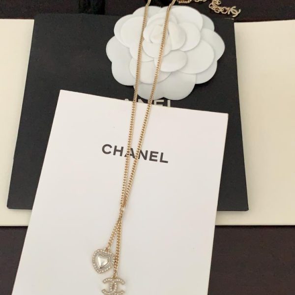 Collana Chanel Love in oro chiaro