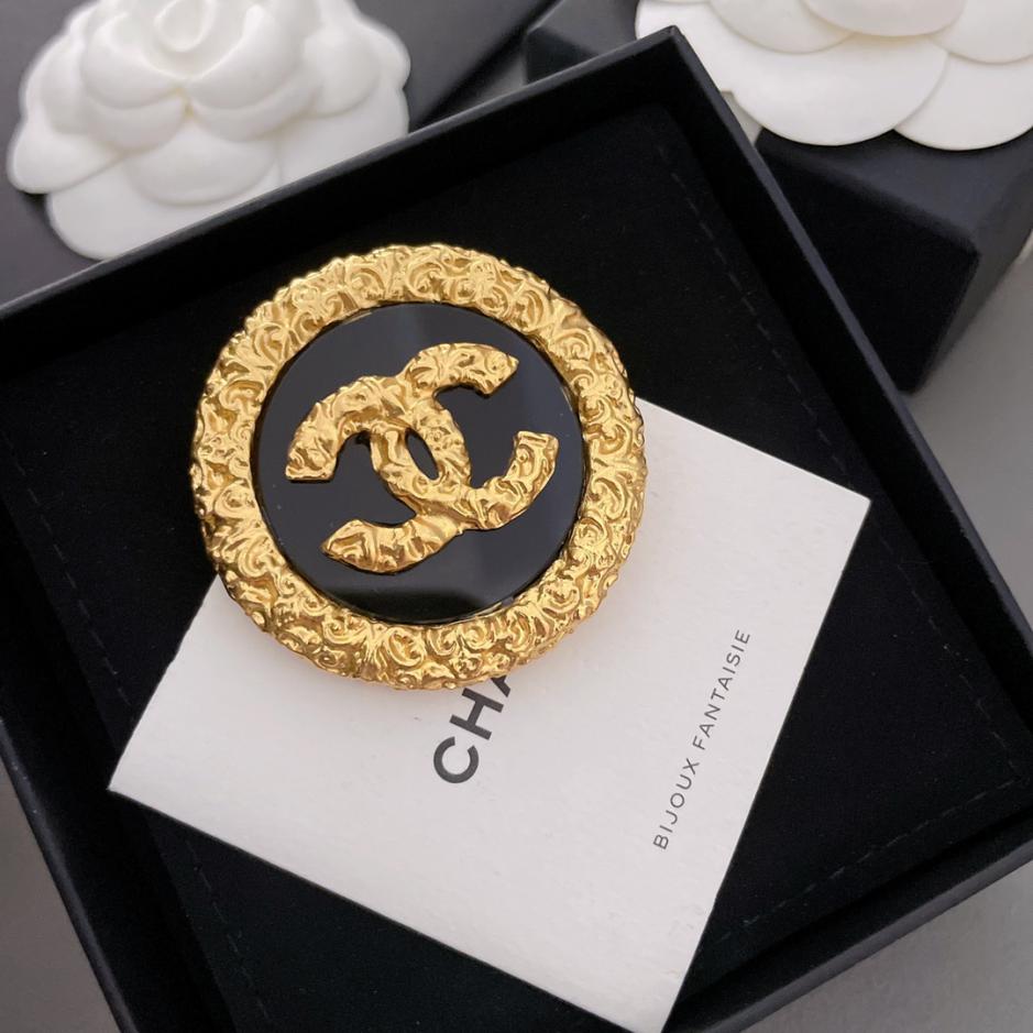 replica,repliche,fake,1:1,earrings,bracelet,ring,jewelry Spilla Chanel rotonda incisa su entrambi i lati replica,repliche,fake,1:1,earrings,bracelet,ring,jewelry Spilla Chanel rotonda incisa su entrambi i lati