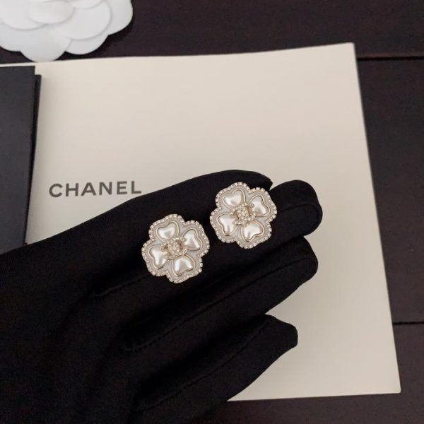 Orecchini floreali Chanel