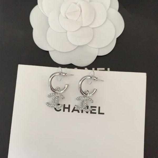 Ganci per orecchie Chanel in oro bianco, perle e diamanti