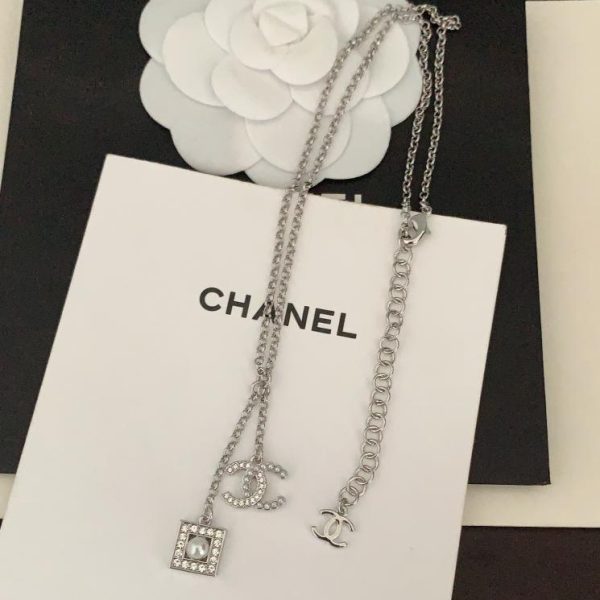 Collana Chanel in oro bianco