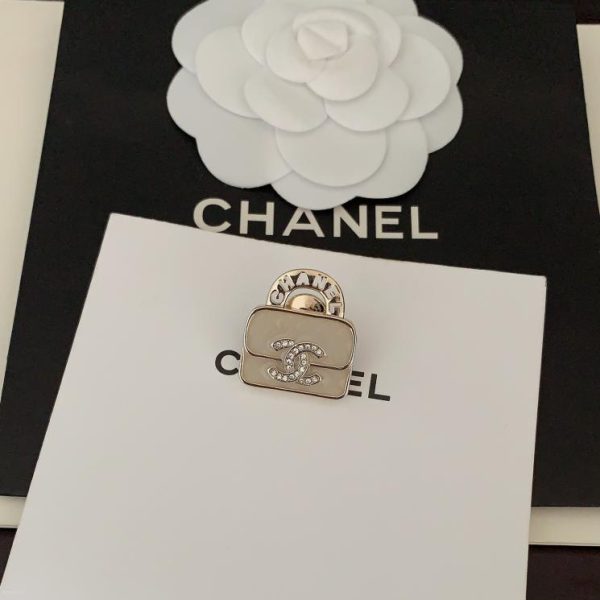 replica,repliche,fake,1:1,earrings,bracelet,ring,jewelry Spilla per borsa Chanel