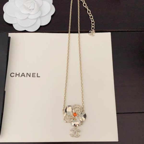 replica,repliche,fake,1:1,earrings,bracelet,ring,jewelry Collana Chanel con camelie