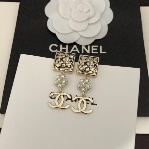 Orecchini con perle petalo Chanel
