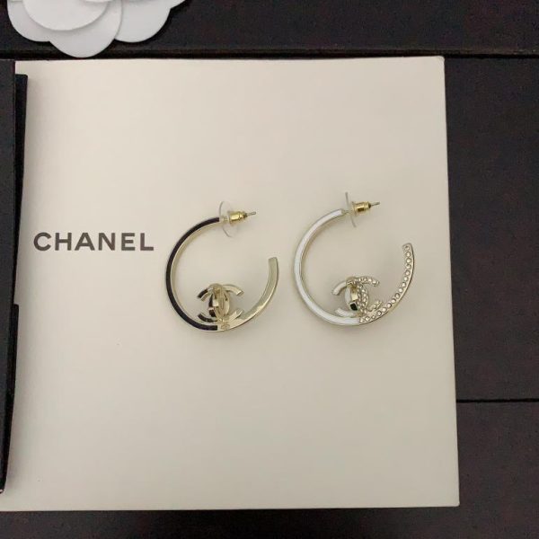 Ganci per le orecchie Chanel double-face bianchi e neri