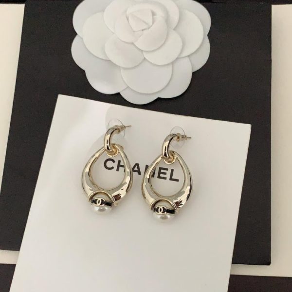 Ganci per orecchie di perle Chanel