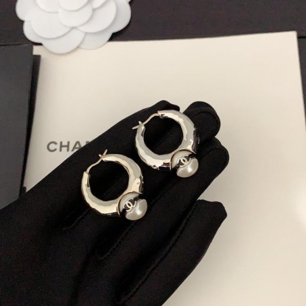 Ganci per orecchie di perle Chanel