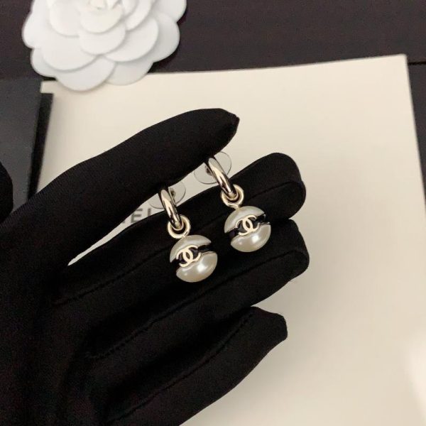 Ganci per orecchie di perle Chanel