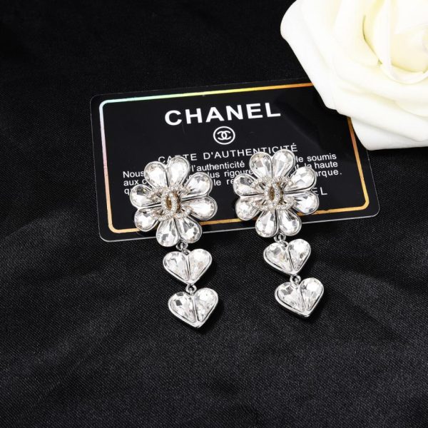Livello di agente d'acquisto di orecchini Chanel
