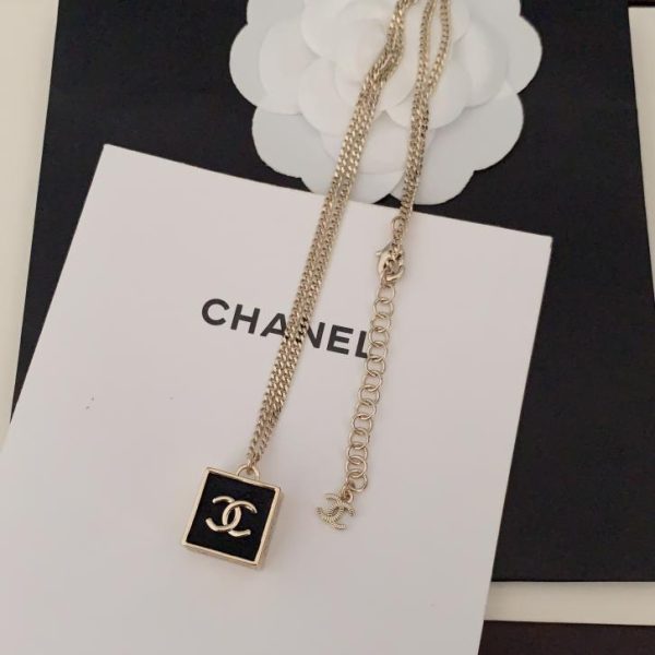 Collana quadrata nera Chanel