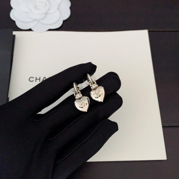 Piccoli ganci per le orecchie dell'amore di Chanel