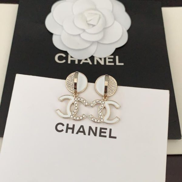 Orecchini Chanel pieni di diamanti