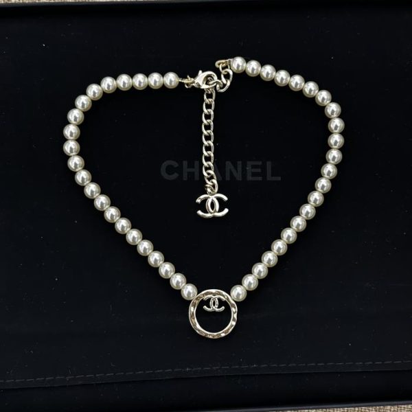 Collana di perle Chanel rotonde cc