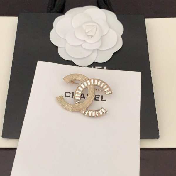 replica,repliche,fake,1:1,earrings,bracelet,ring,jewelry Spilla Chanel cc in oro chiaro