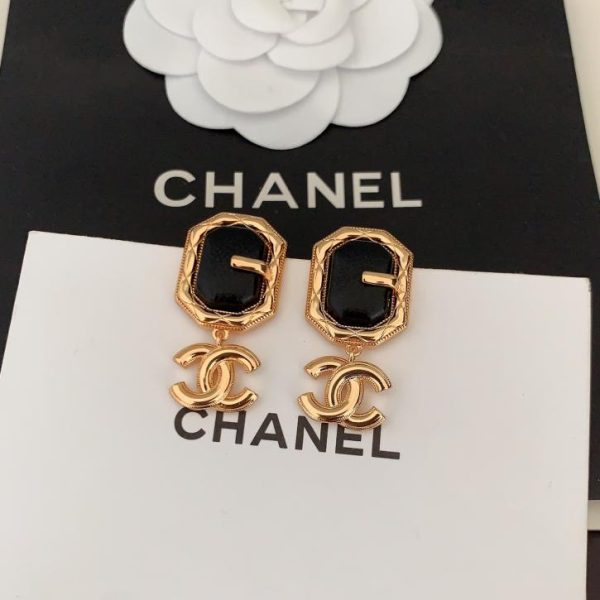 Orecchini quadrati Chanel in pelle nera