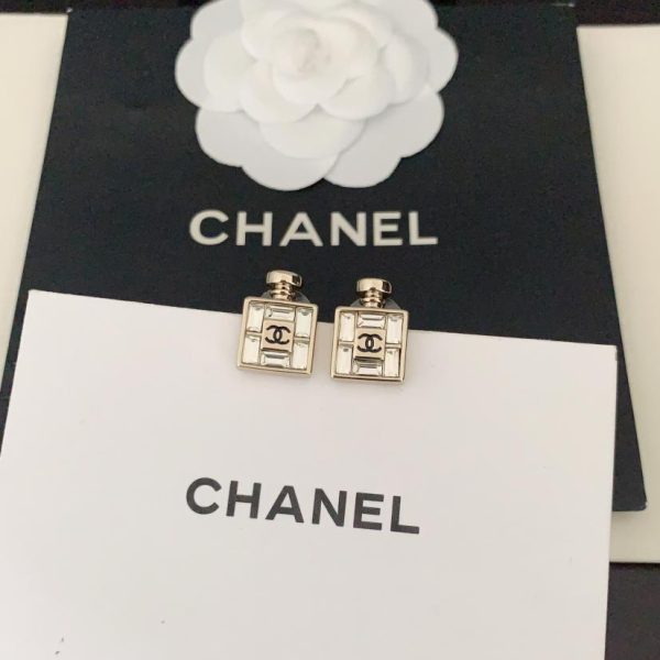 Orecchini bottiglia di profumo Chanel con diamanti quadrati