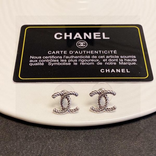Orecchini in argento vintage con lettera doppia C Chanel