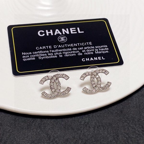Orecchini Chanel doppia C con diamanti