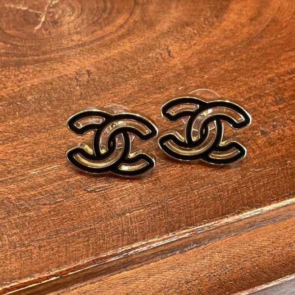 Orecchini doppia C vuoti di Chanel