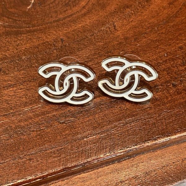 Orecchini doppia C vuoti di Chanel
