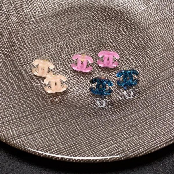 Piccoli orecchini stile Chanel
